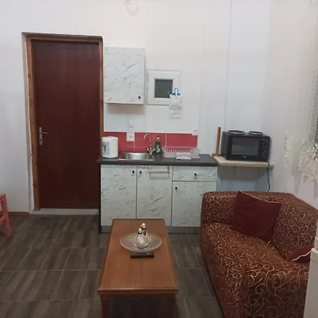 βαχος 5 Apartment Tseratsia